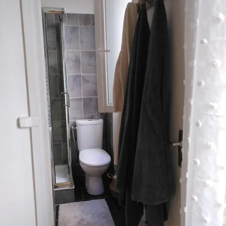 Charming 2-room Haussmann-style In شقة